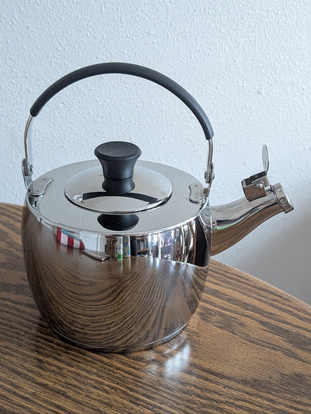 18/10 Stainless Steel Well Equipped Kitchen Whistling Tea Kettle